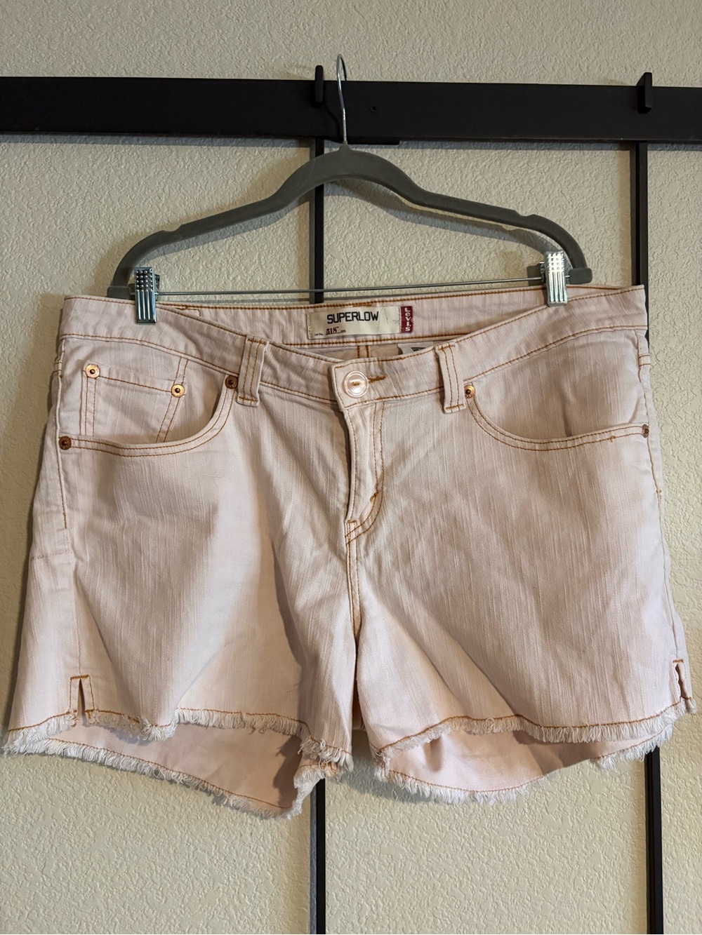 Levi's Light Pink Frayed-Hem Denim Shorts